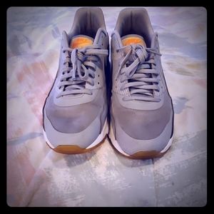 Women Classic Sneakers